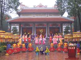 Pesta Kuil Huyen Tran tahun 2012 dibuka di kota Hue